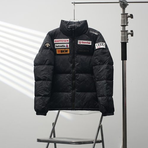 Descente Multi-label Co-branded Snow Collar Down Jacket in Black