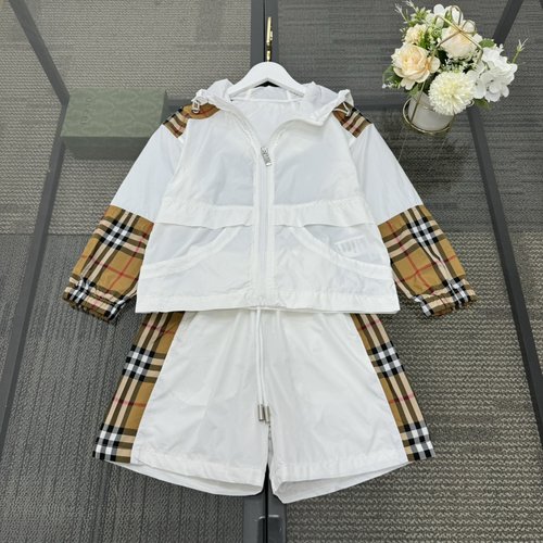 Burberry Kids Plaid & White Paneled Hooded Sunscreen Set
